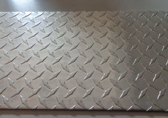 Thickness Coated Aluminum Checkered Sheet , Roll Embossed Aluminum Plate For Insigns