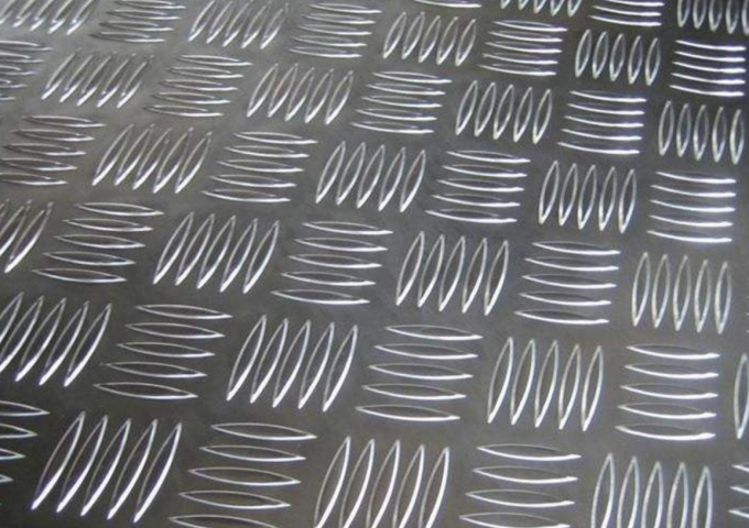 Easy Processing Aluminum Tread Plate , Coil 5 Bar Chequered Embossed Aluminum Sheet Plate